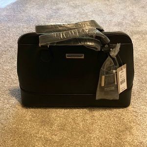 Kenneth Cole, Kathleen Satchel, Black